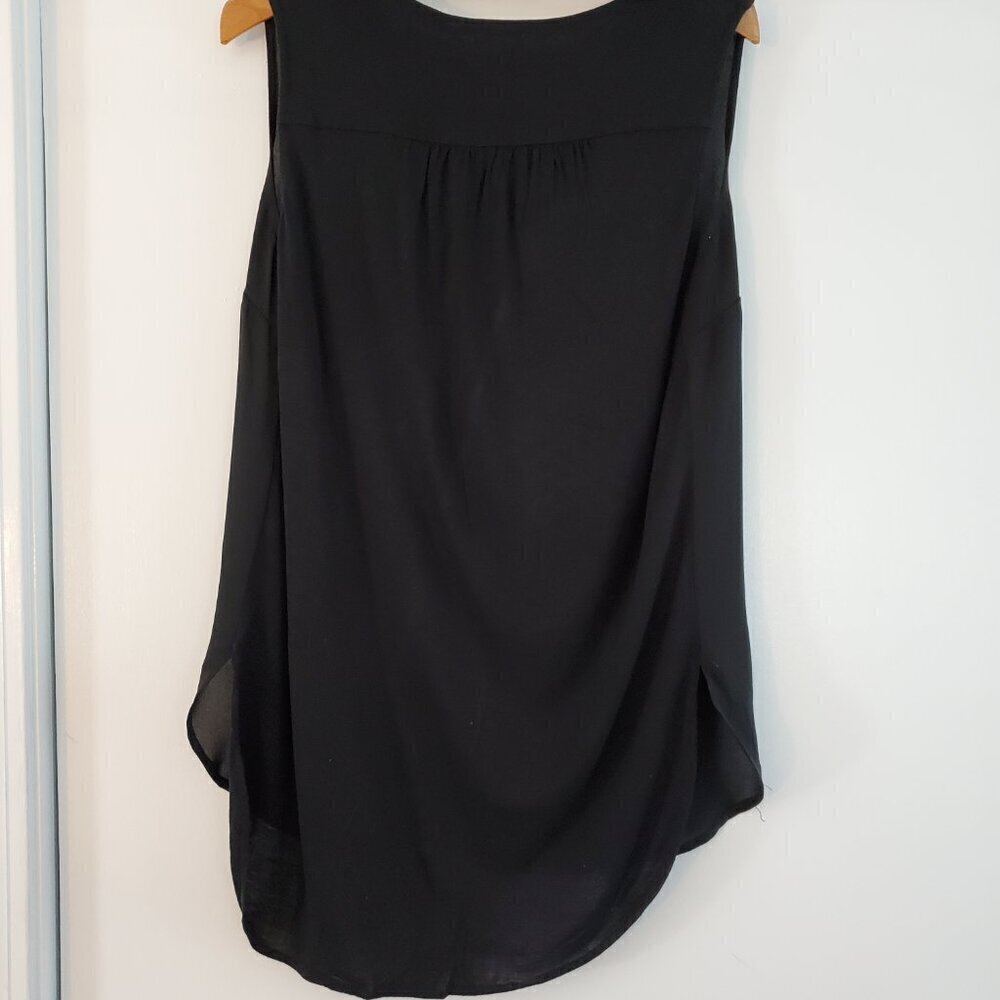 New York & Company Small Black V-Neck Sleeveless Blouse with Chain Trim - Picture 4 of 10